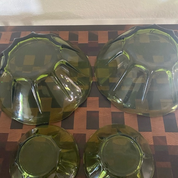 4 Vintage MCM Avocado Green Scalloped Glass (2) 8”Large and (2) 4.5”Small Bowls - Picture 9 of 13